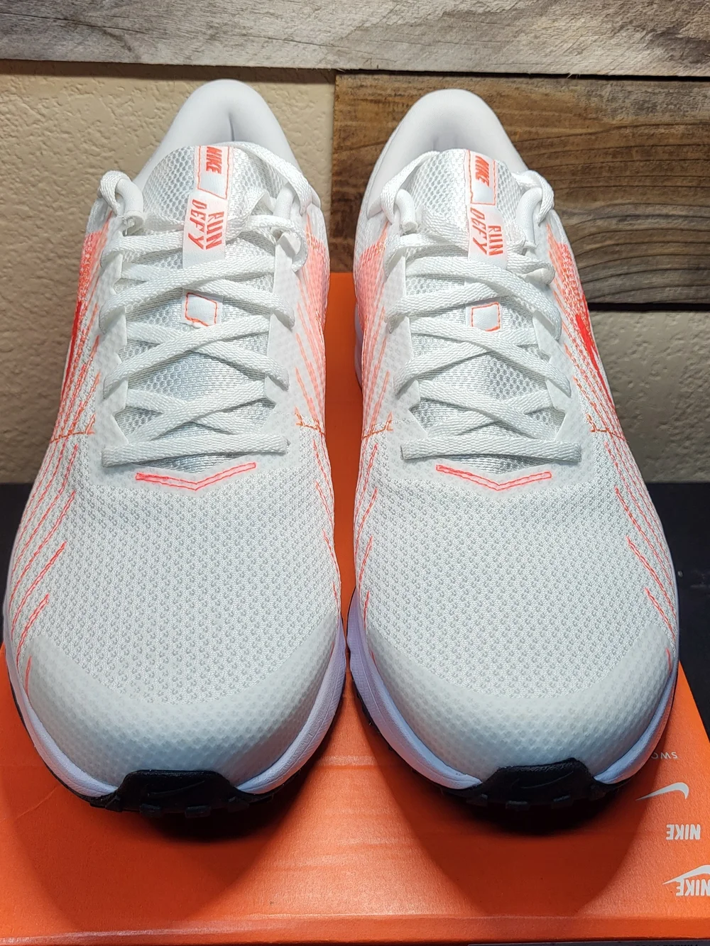 *NEW* Nike Run Defy Breathable Running Shoes White Orange Size Men’s 12 with Box